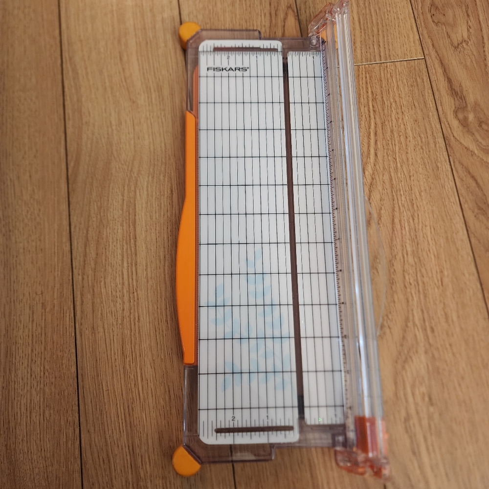 Fiskars 12" Paper Cutter - Picture 5 of 9